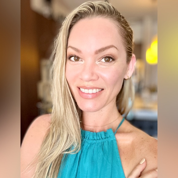 Meet your Posher, Taylor - Picture 3 of 10